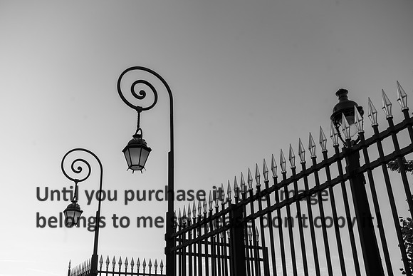 fence_lights_morvant_paris_france_2026_kellysheadshots.com-bw-01149