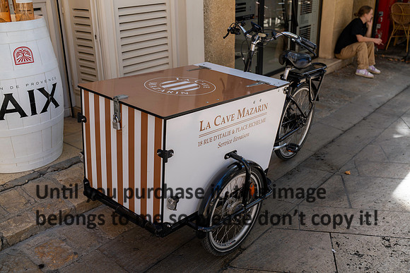 wine-delivery-bike_france_2026_kellysheadshots.com_lg-01963