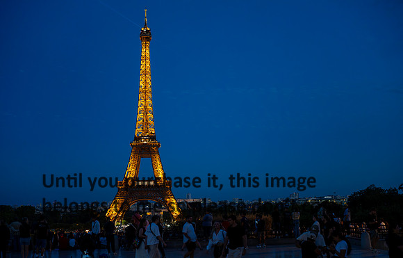 morvant_eiffel-tower_france_2026_kellysheadshots.com-01054