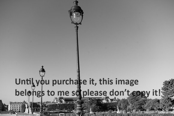 louve_lamp-post_morvant_paris_france_2026_kellysheadshots.com_bw-01152