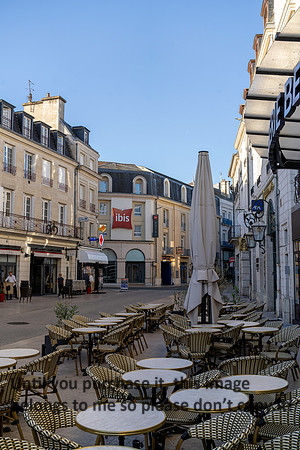 street scene_france_2026_kellysheadshots.com-2-2