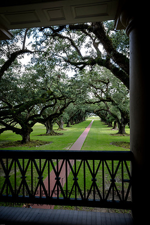 oak-alley_upstairs-porch_live-oaks_07-08-17_kelly-morvant-photography-7963