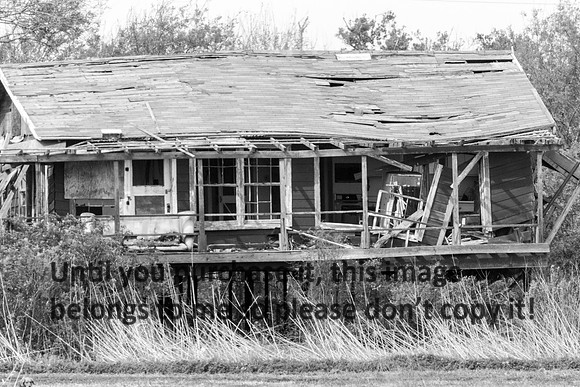 Shack Falling_B&W_Cameron_La_03-30-14-5681