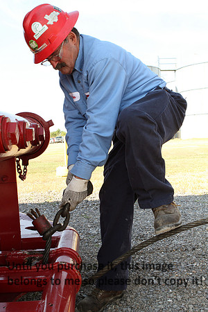 FDF - Equipment Rental Man Unhooking Tank_1704