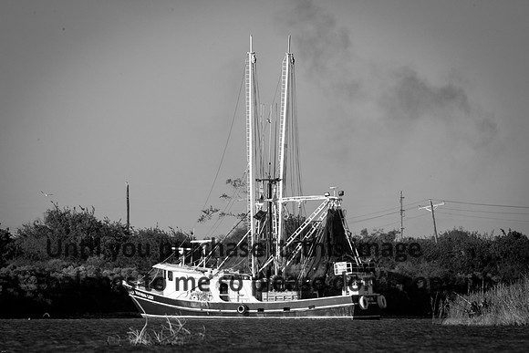 southern-lady_shrimp-boat_b&w_cameron_louisiana_kelly-morvant-photography_10-23-14-6636