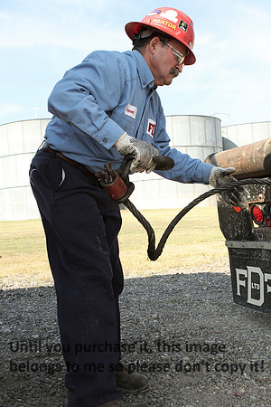 FDF - Equipment Rental Man Unhooking Tank_1711